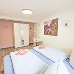 Apartment Urlaubsmagie - Hochgefuehl - Gemeinschaftsgarten, Sauna & Saisonaler Pool